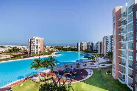 Departamento En Cancun Con 7 Albercas Tipo Playa Y Laguna Exterior photo