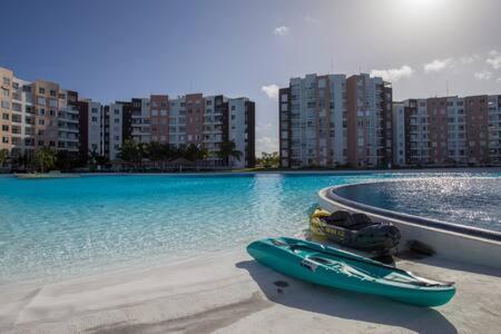 Departamento En Cancun Con 7 Albercas Tipo Playa Y Laguna Exterior photo