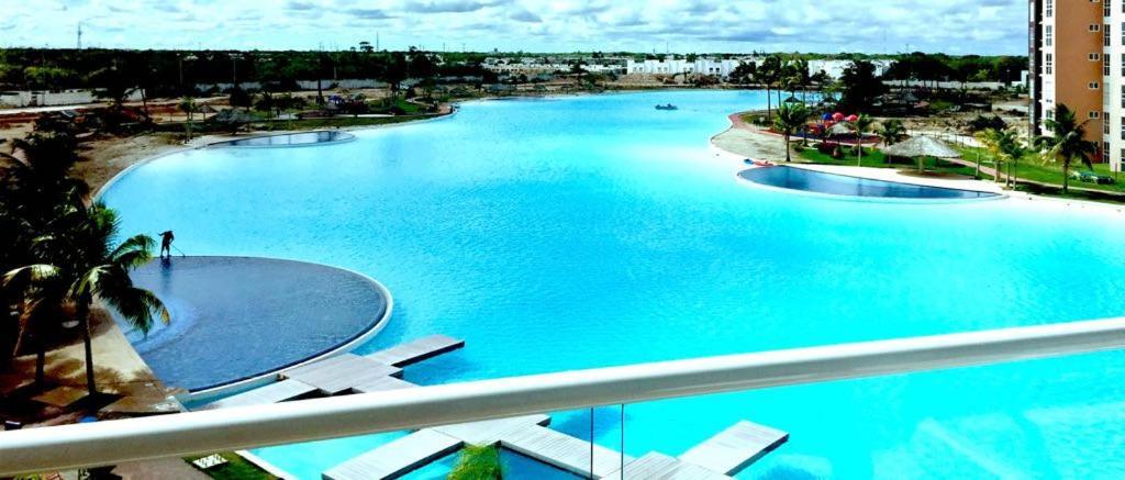 Departamento En Cancun Con 7 Albercas Tipo Playa Y Laguna Exterior photo