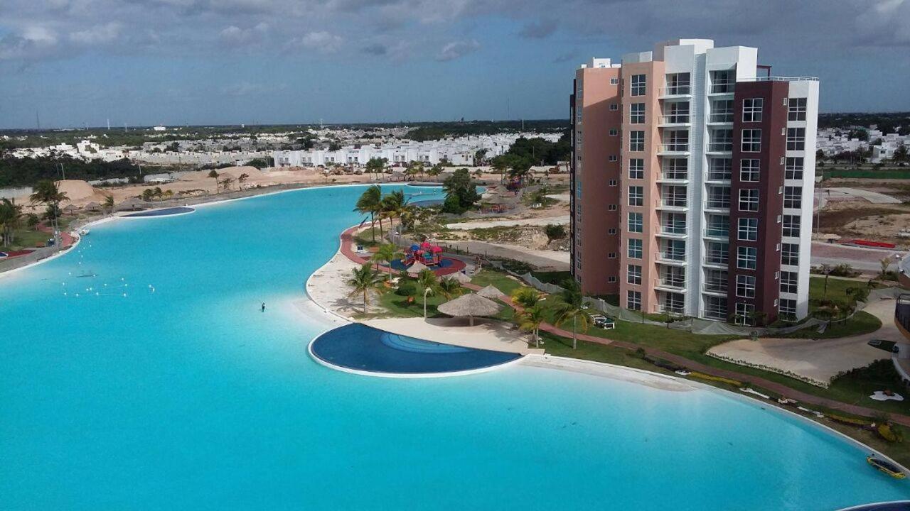 Departamento En Cancun Con 7 Albercas Tipo Playa Y Laguna Exterior photo