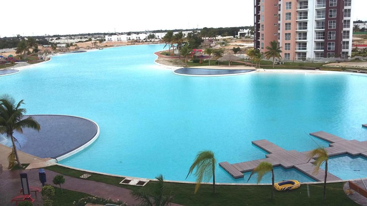 Departamento En Cancun Con 7 Albercas Tipo Playa Y Laguna Exterior photo